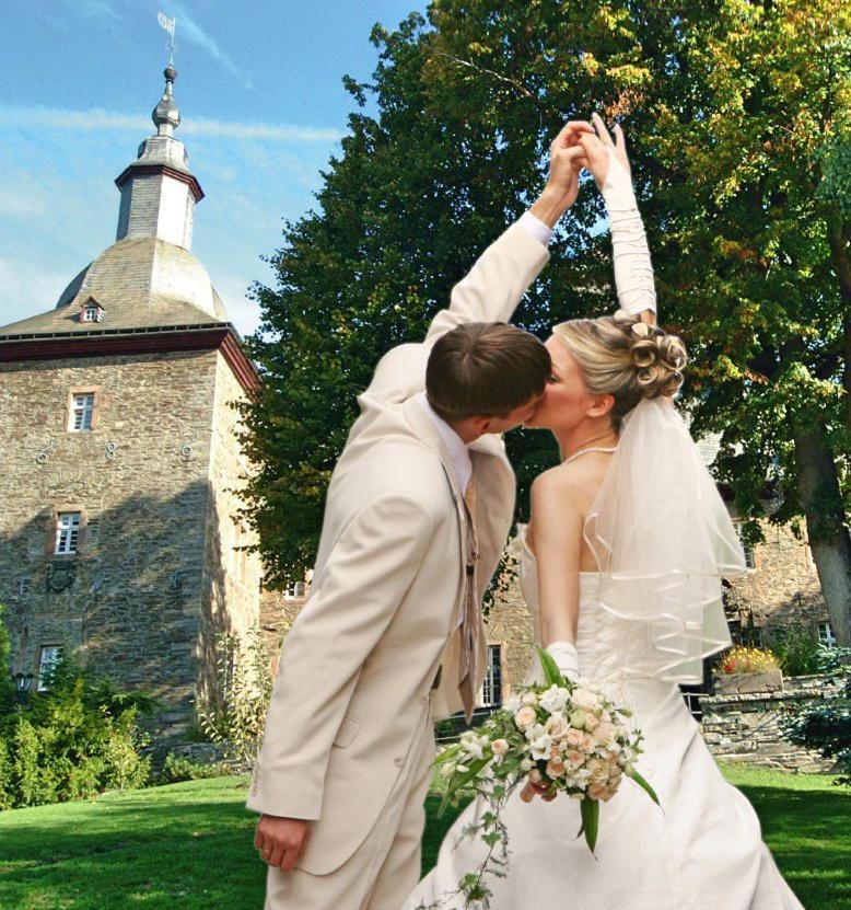 Hotel Und Restaurant Burg Schnellenberg Attendorn Kültér fotó