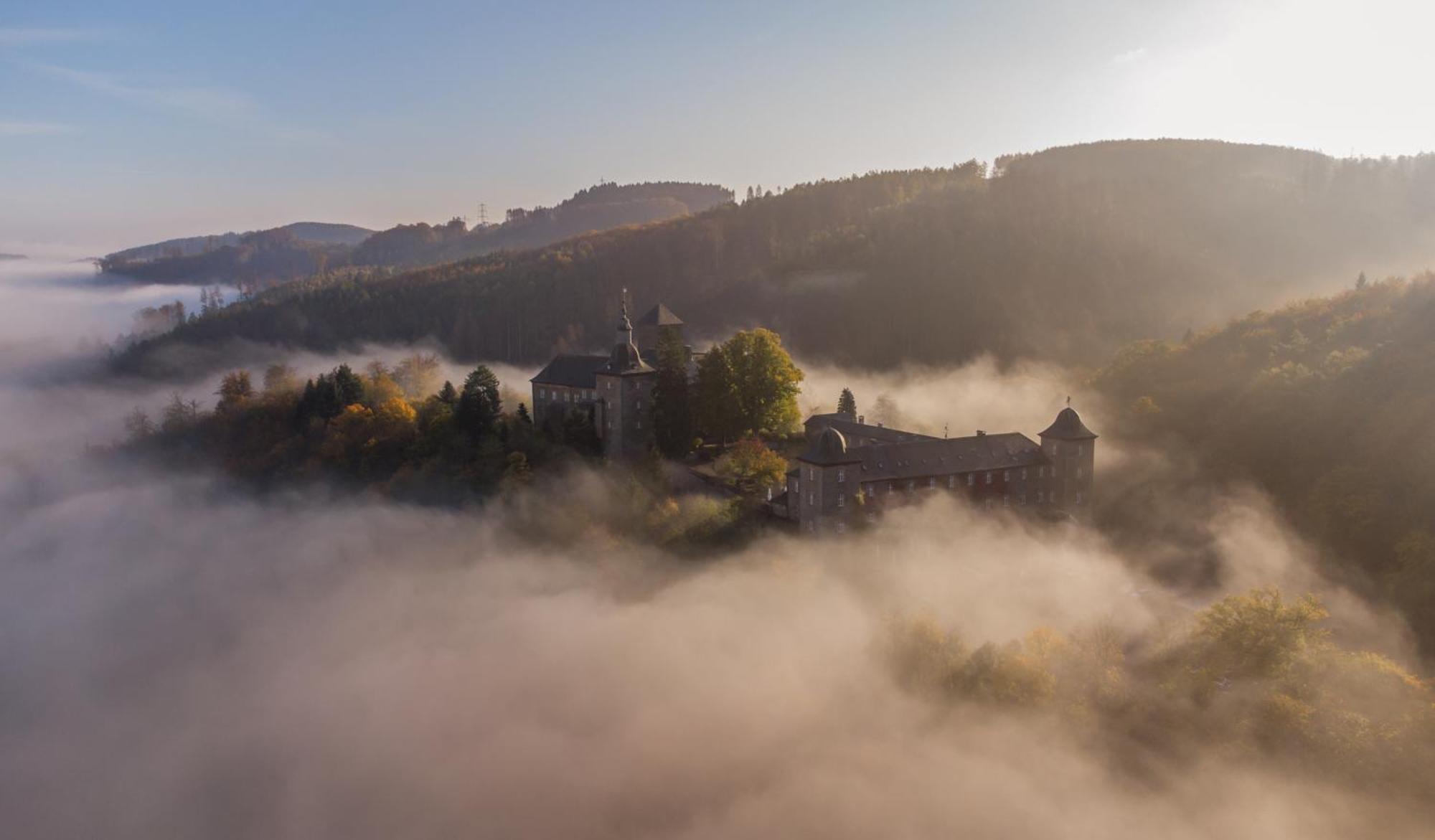 Hotel Und Restaurant Burg Schnellenberg Attendorn Kültér fotó