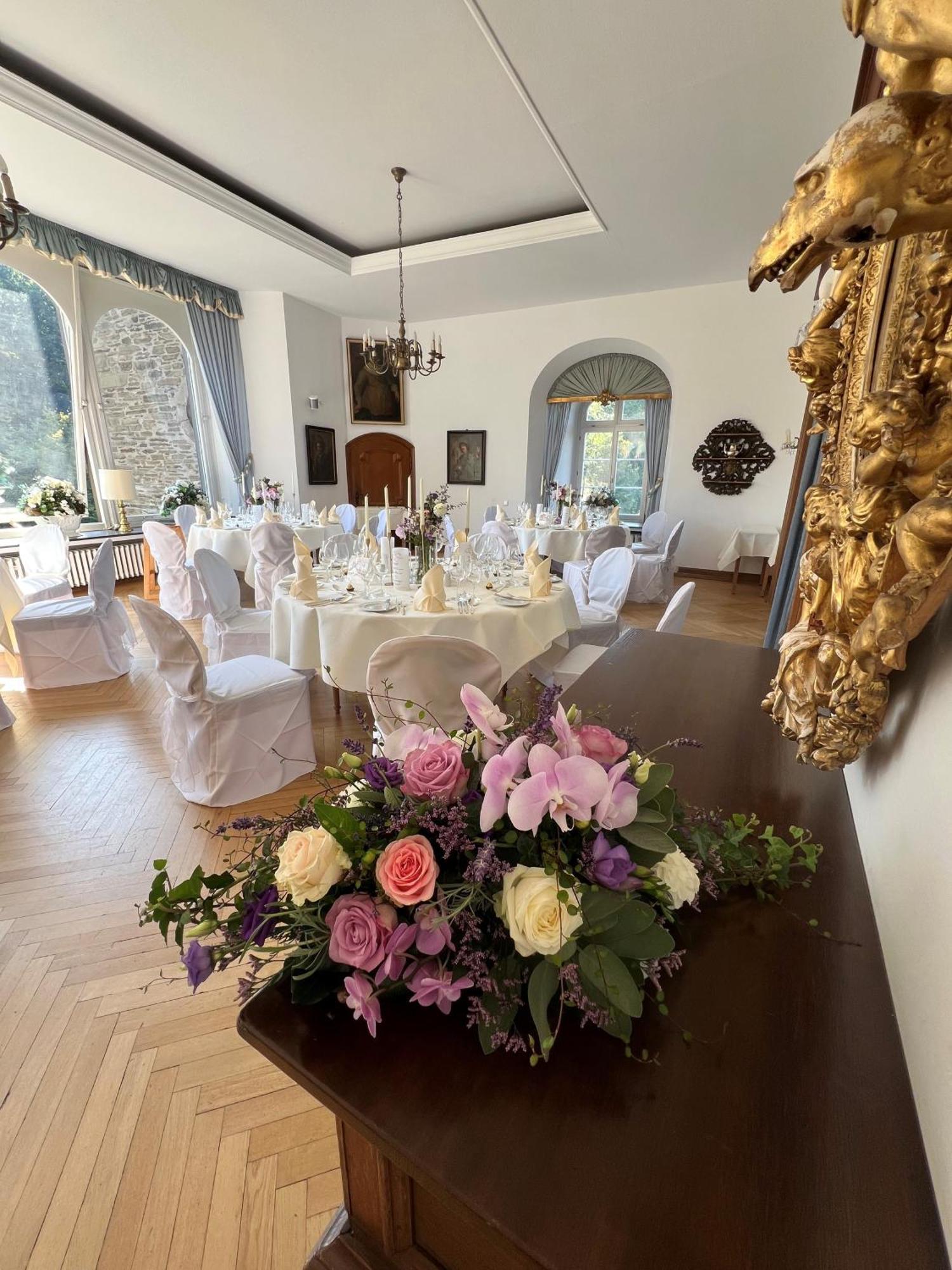 Hotel Und Restaurant Burg Schnellenberg Attendorn Kültér fotó