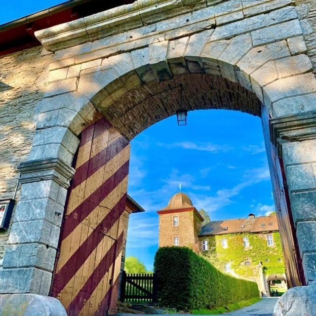 Hotel Und Restaurant Burg Schnellenberg Attendorn Kültér fotó