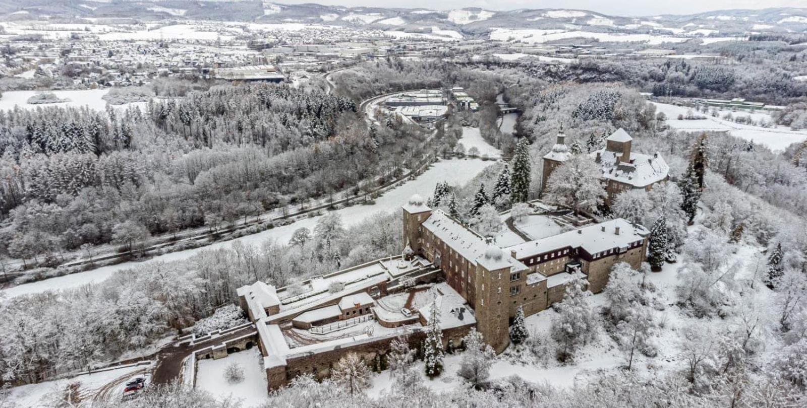 Hotel Und Restaurant Burg Schnellenberg Attendorn Kültér fotó