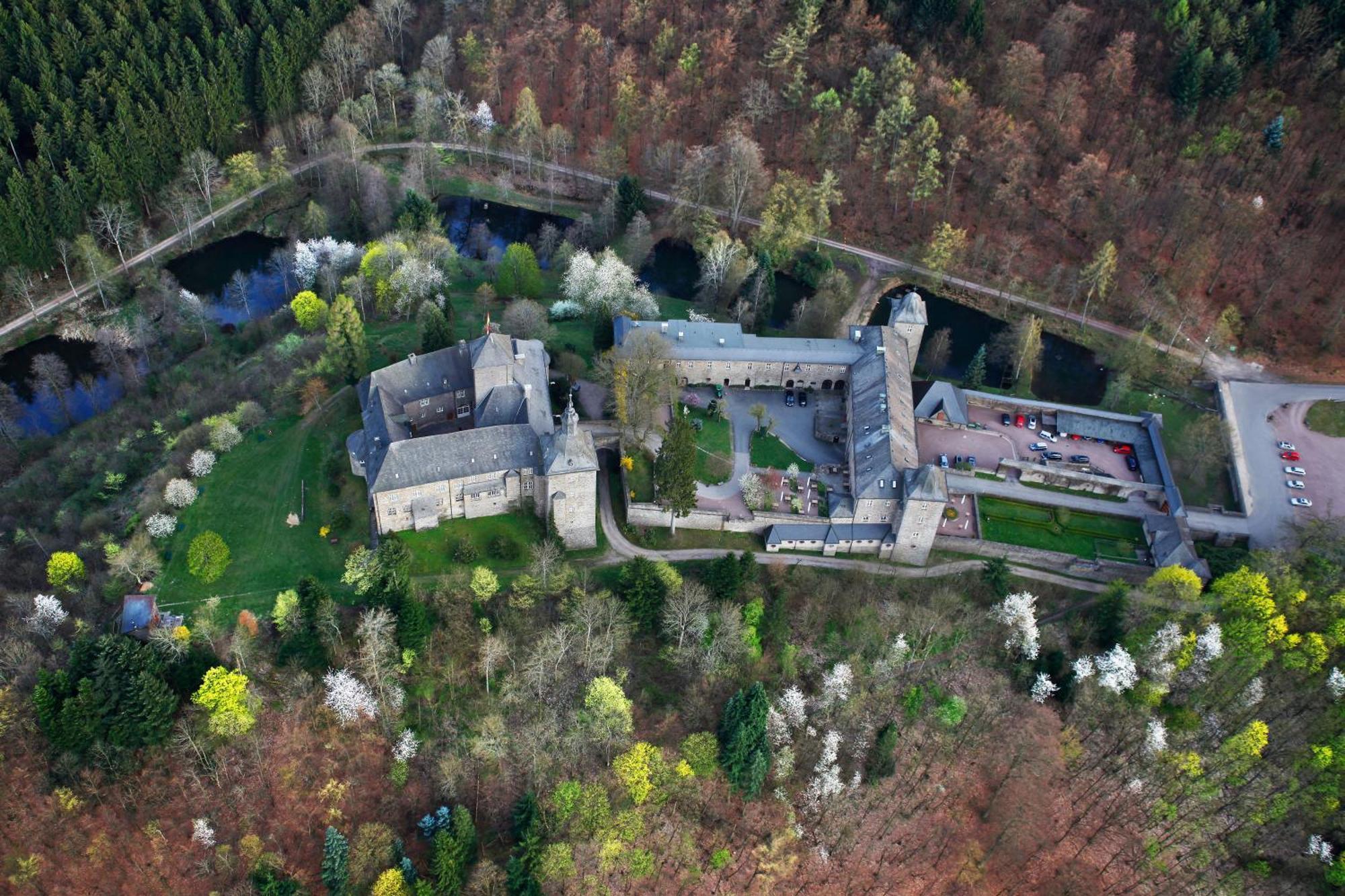 Hotel Und Restaurant Burg Schnellenberg Attendorn Kültér fotó