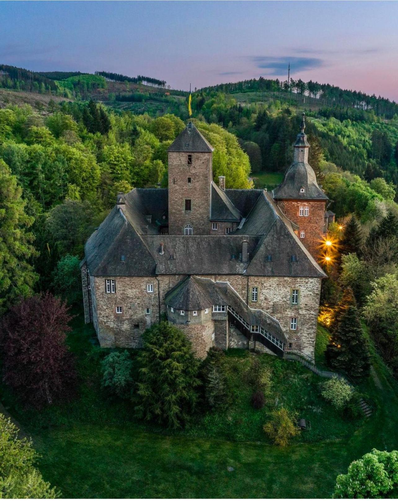 Hotel Und Restaurant Burg Schnellenberg Attendorn Kültér fotó
