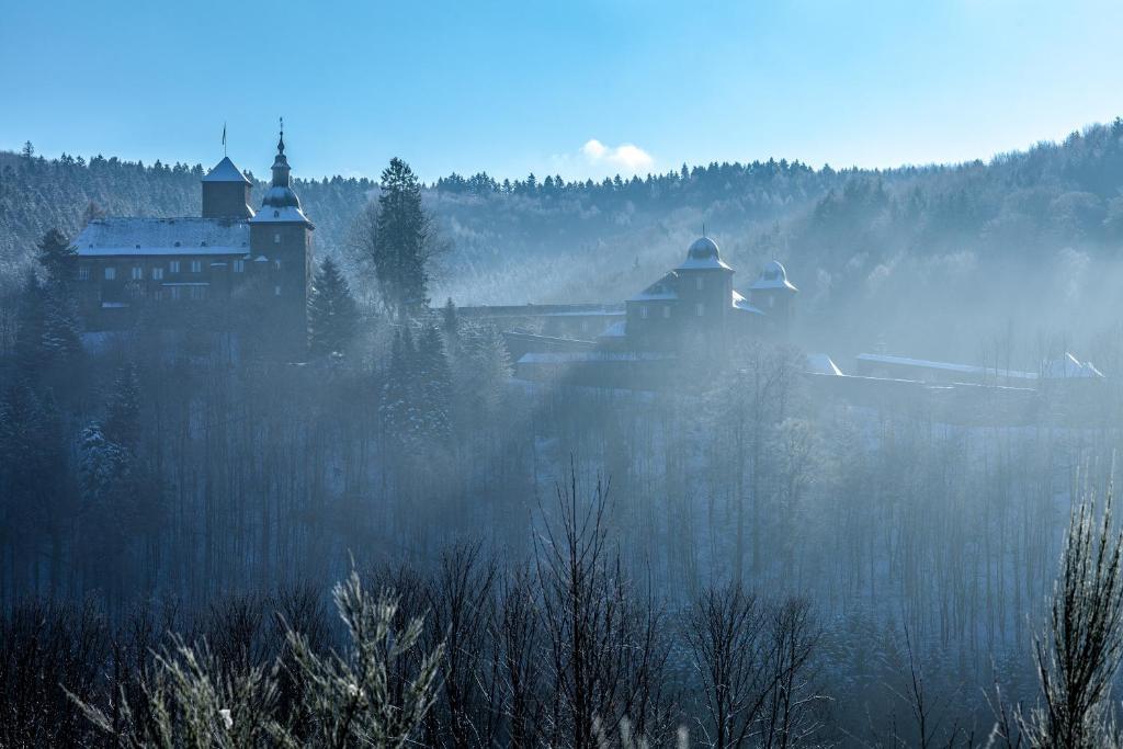 Hotel Und Restaurant Burg Schnellenberg Attendorn Kültér fotó